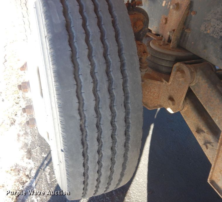 image for item KU9764 1997 Freightliner FL112SD  dump truck