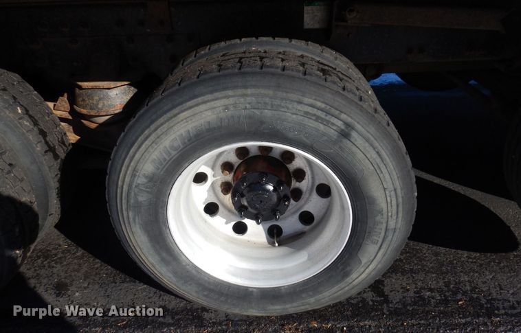 image for item KU9764 1997 Freightliner FL112SD  dump truck