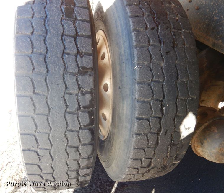 image for item KU9764 1997 Freightliner FL112SD  dump truck