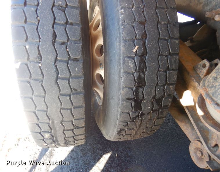 image for item KU9764 1997 Freightliner FL112SD  dump truck