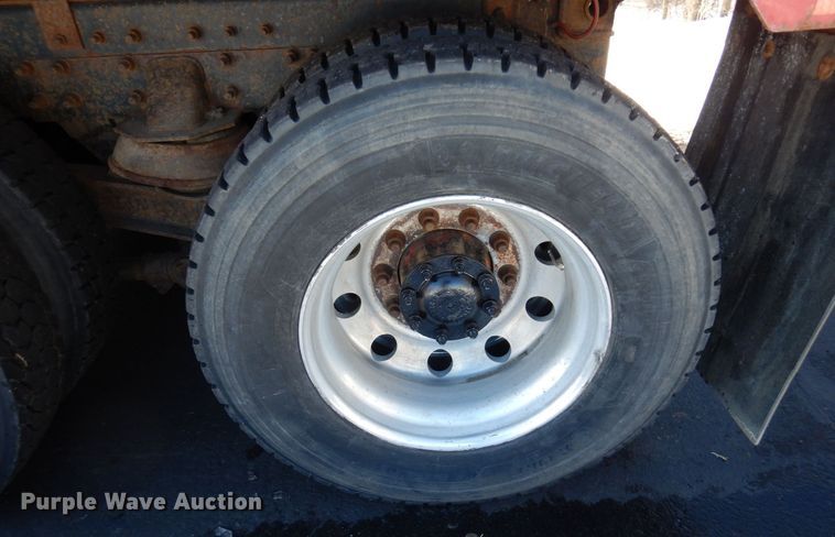 image for item KU9764 1997 Freightliner FL112SD  dump truck