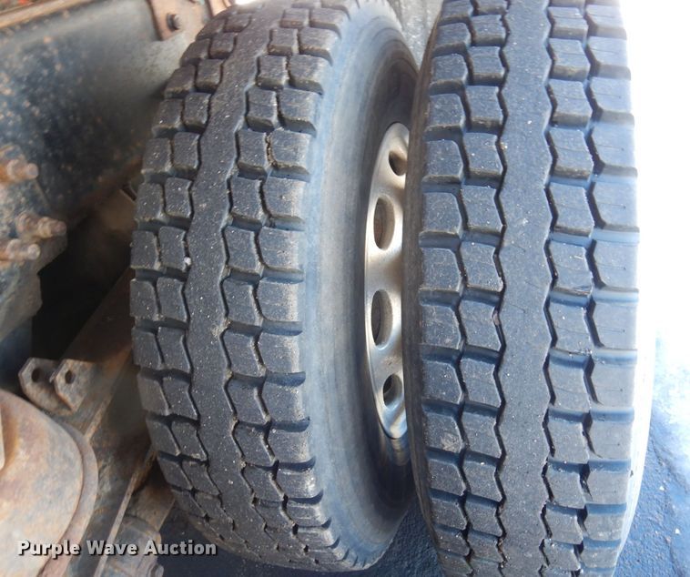 image for item KU9764 1997 Freightliner FL112SD  dump truck