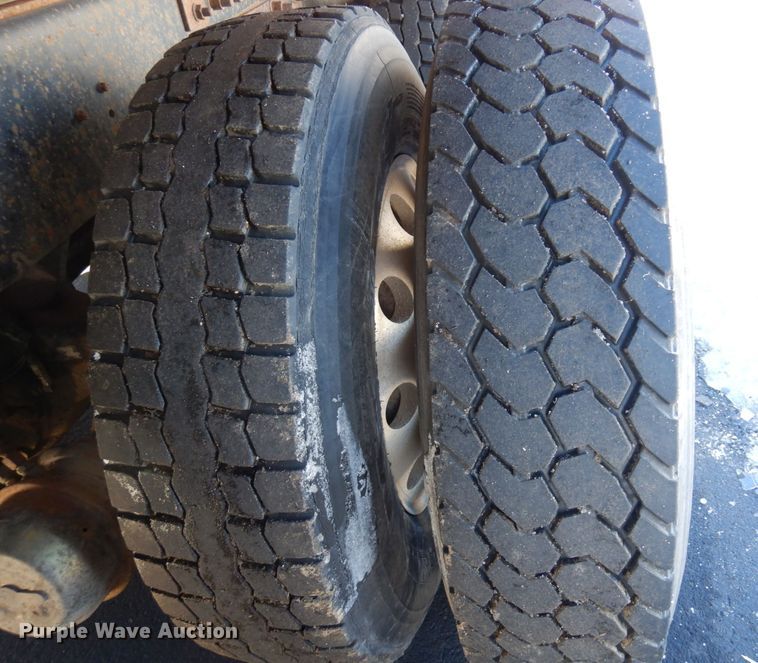 image for item KU9764 1997 Freightliner FL112SD  dump truck