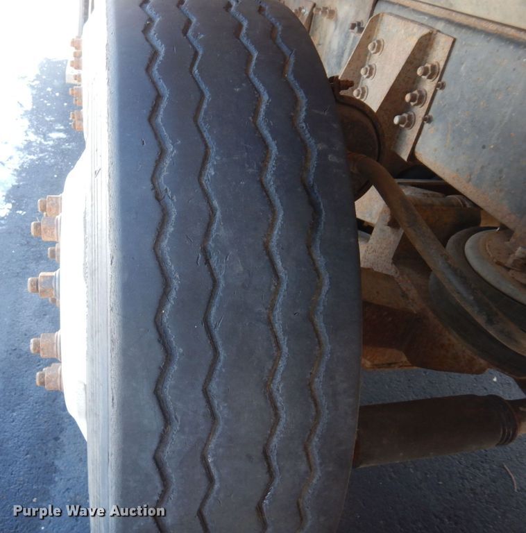 image for item KU9764 1997 Freightliner FL112SD  dump truck