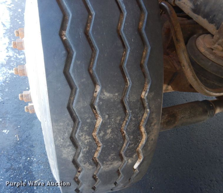 image for item KU9764 1997 Freightliner FL112SD  dump truck