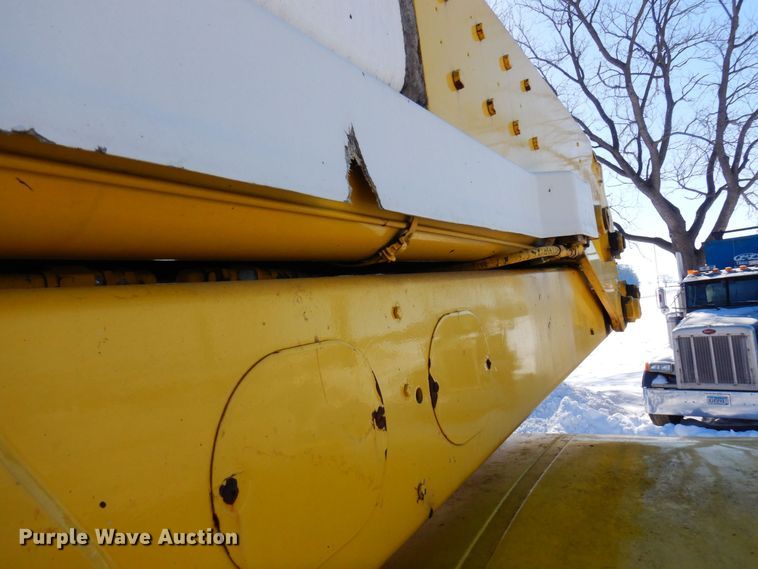 image for item KU9823 2001 International 4900  bucket truck