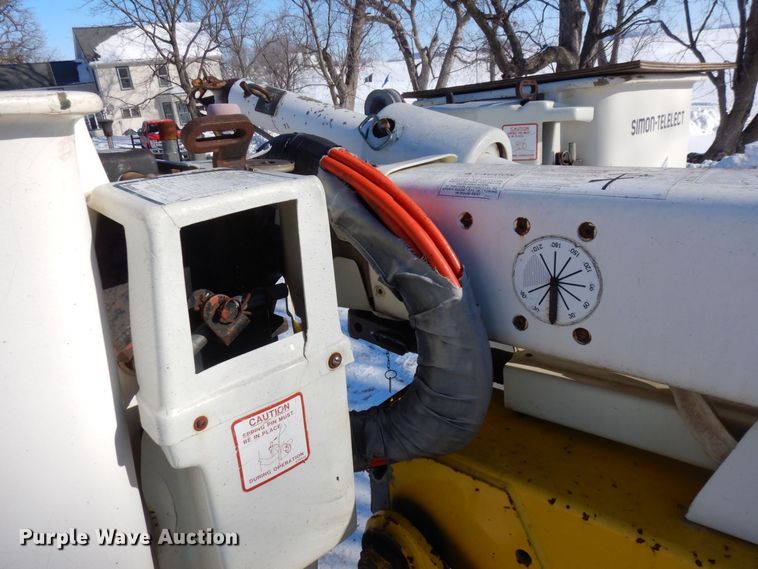 image for item KU9823 2001 International 4900  bucket truck