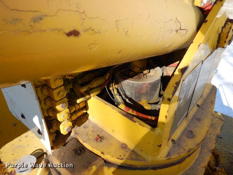 image for item KU9823 2001 International 4900  bucket truck