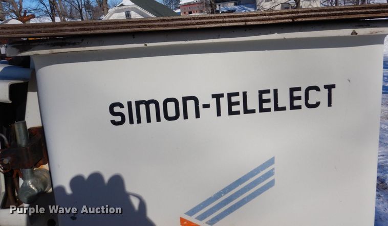 image for item KU9823 2001 International 4900  bucket truck