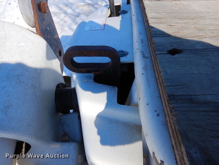 image for item KU9823 2001 International 4900  bucket truck