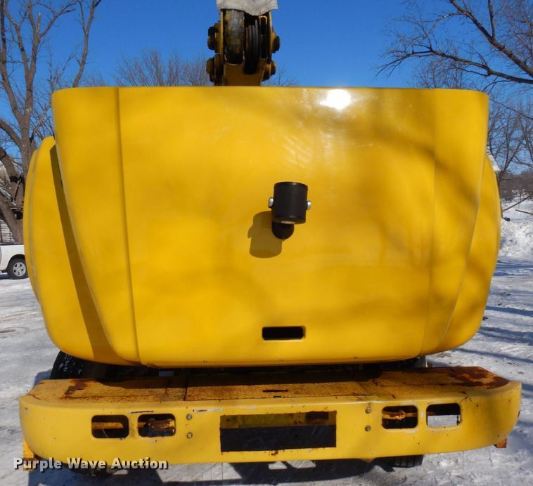 image for item KU9823 2001 International 4900  bucket truck