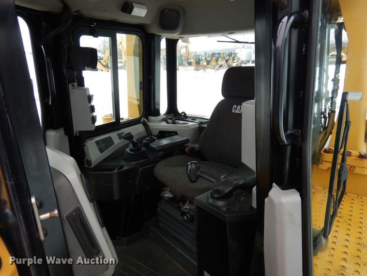 image for item KU9828 2015 Caterpillar D6T LGP  dozer