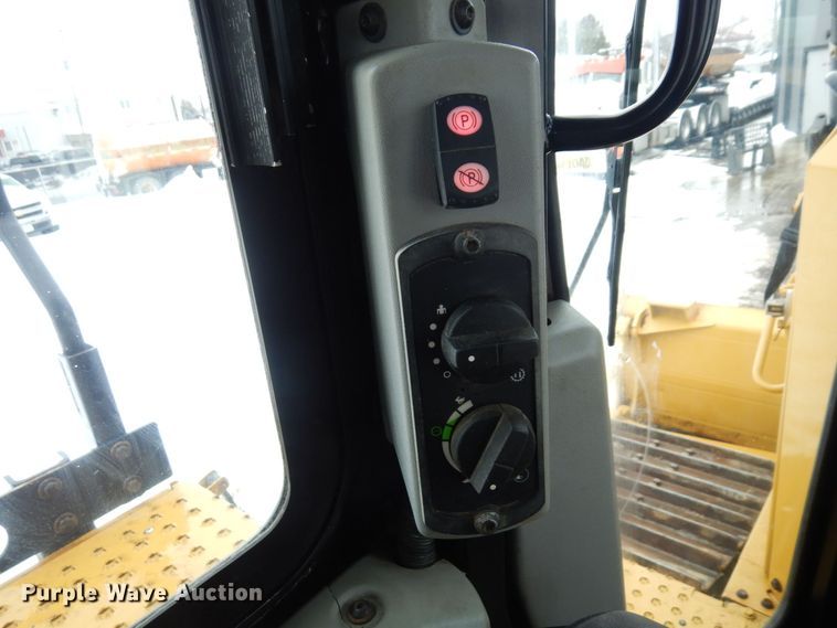 image for item KU9828 2015 Caterpillar D6T LGP  dozer