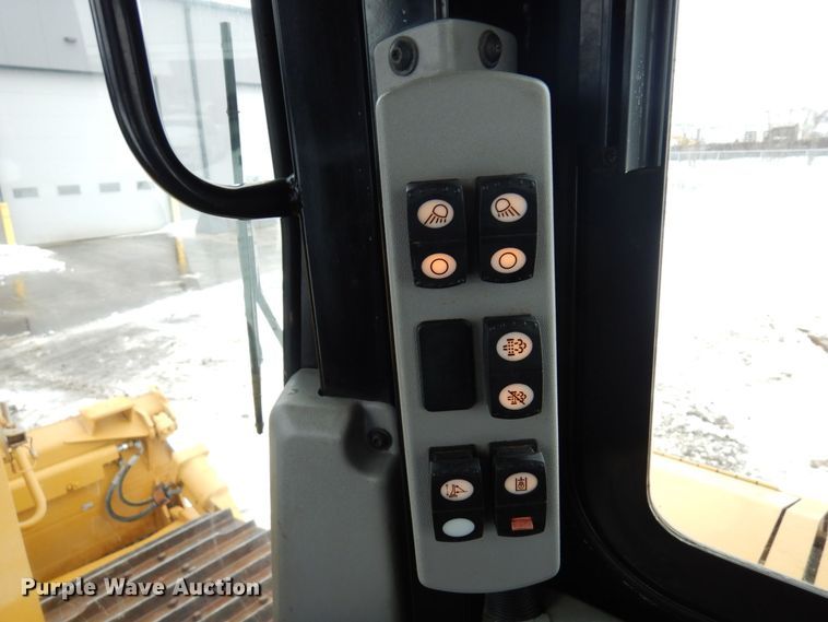 image for item KU9828 2015 Caterpillar D6T LGP  dozer