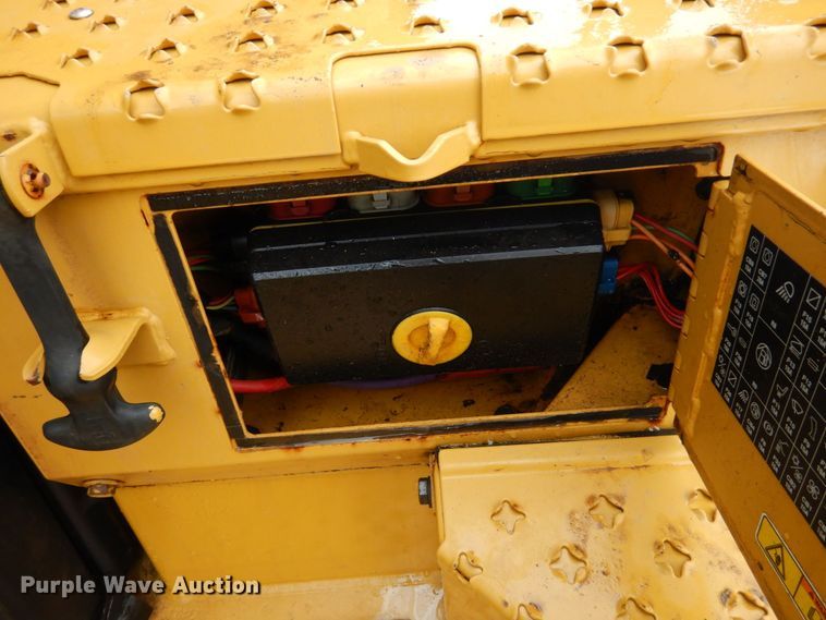 image for item KU9828 2015 Caterpillar D6T LGP  dozer