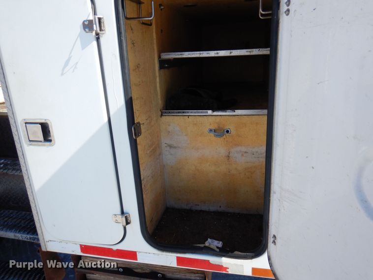 image for item KU9830 2004 International 7400  bucket truck