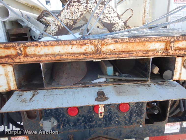 image for item KU9830 2004 International 7400  bucket truck