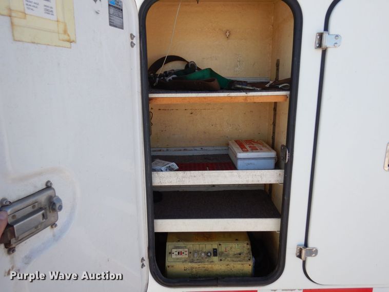 image for item KU9830 2004 International 7400  bucket truck