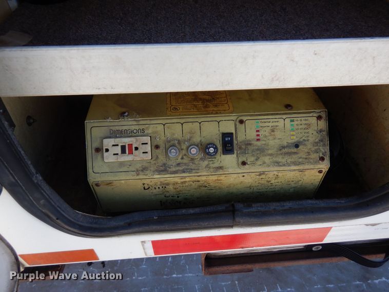 image for item KU9830 2004 International 7400  bucket truck