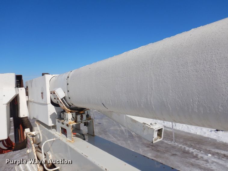 image for item KU9830 2004 International 7400  bucket truck