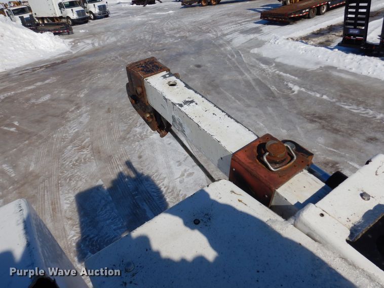 image for item KU9830 2004 International 7400  bucket truck