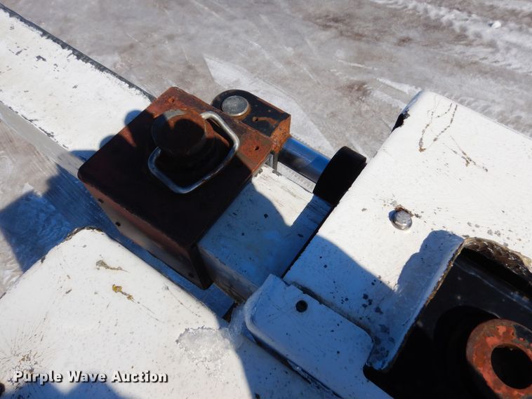 image for item KU9830 2004 International 7400  bucket truck