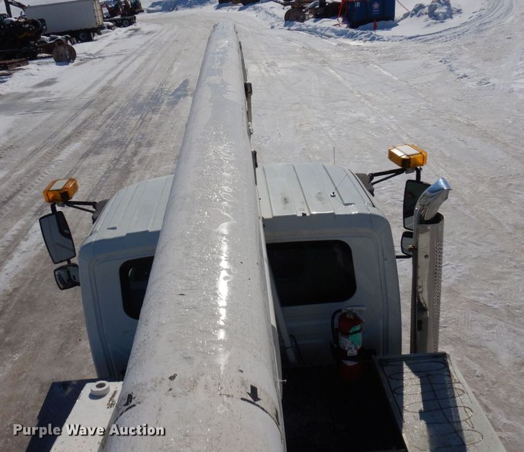 image for item KU9830 2004 International 7400  bucket truck