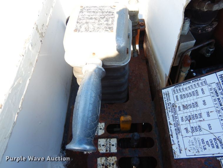 image for item KU9830 2004 International 7400  bucket truck