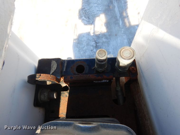 image for item KU9830 2004 International 7400  bucket truck