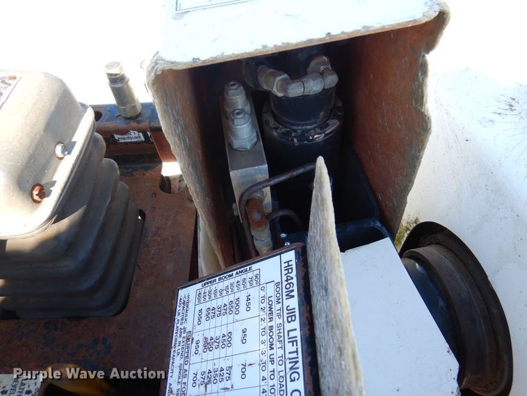 image for item KU9830 2004 International 7400  bucket truck