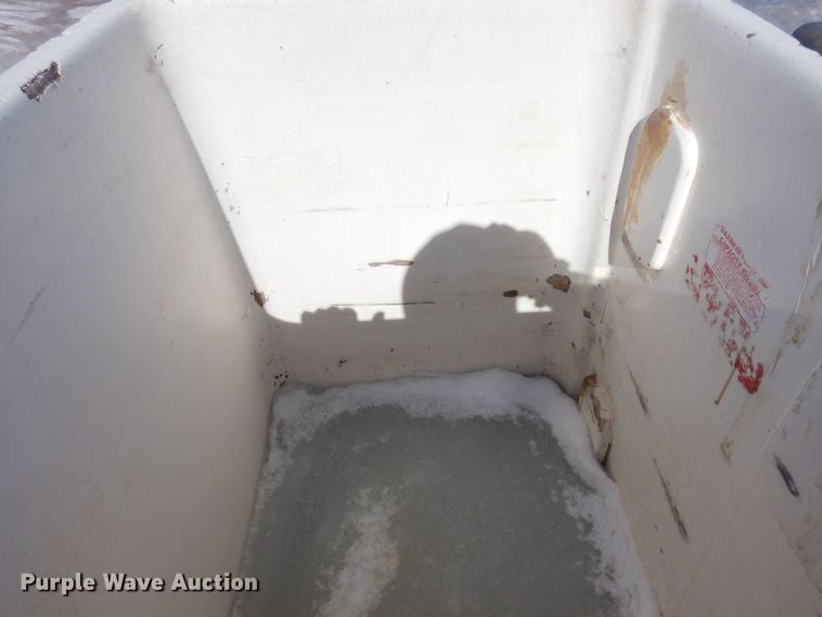 image for item KU9830 2004 International 7400  bucket truck