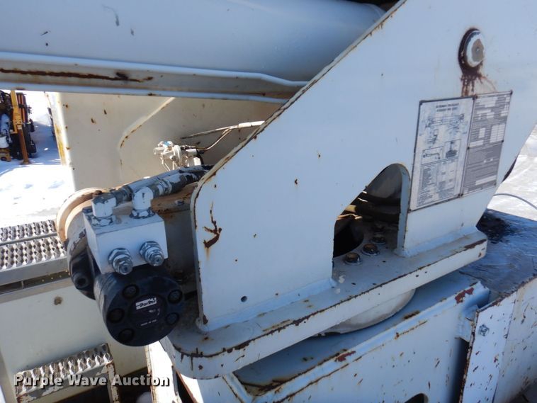 image for item KU9830 2004 International 7400  bucket truck