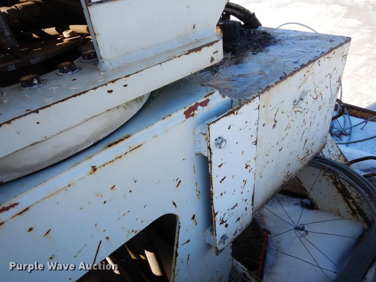 image for item KU9830 2004 International 7400  bucket truck