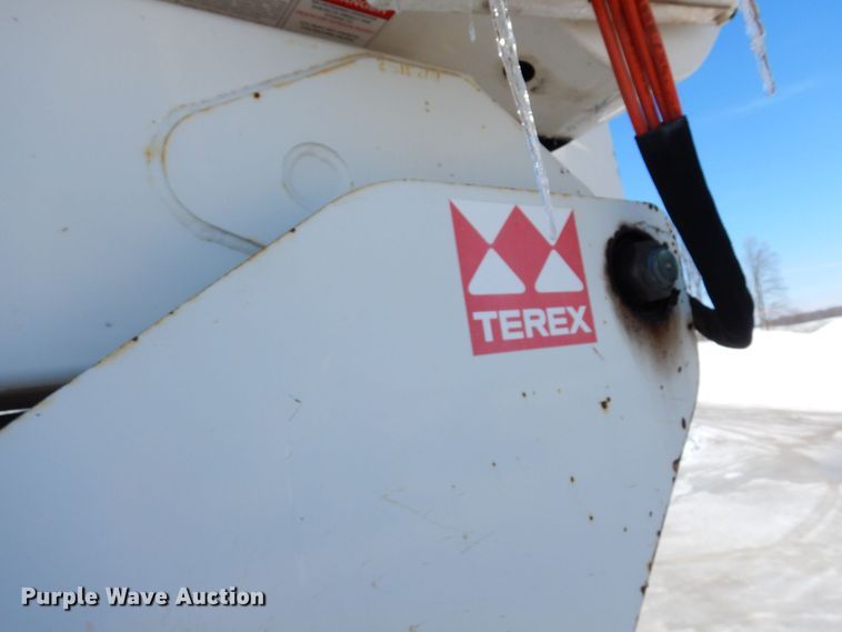 image for item KU9830 2004 International 7400  bucket truck