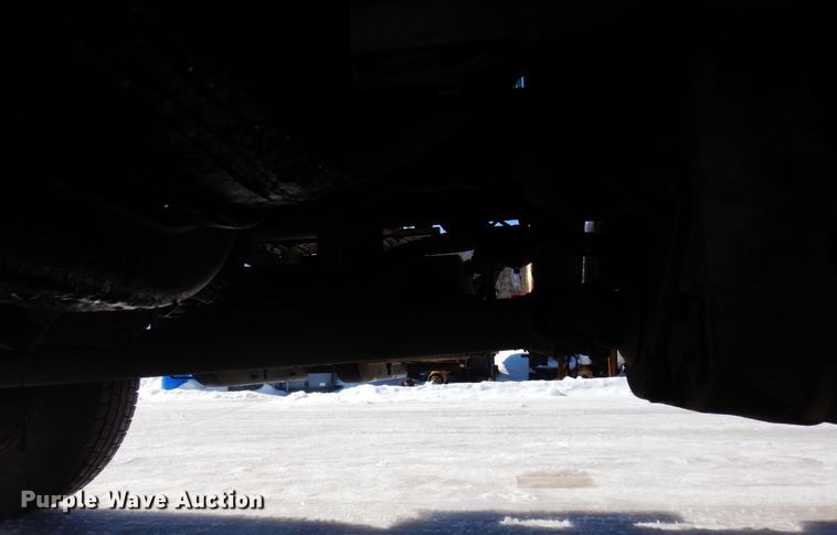 image for item KU9830 2004 International 7400  bucket truck