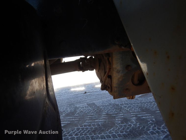 image for item KU9830 2004 International 7400  bucket truck