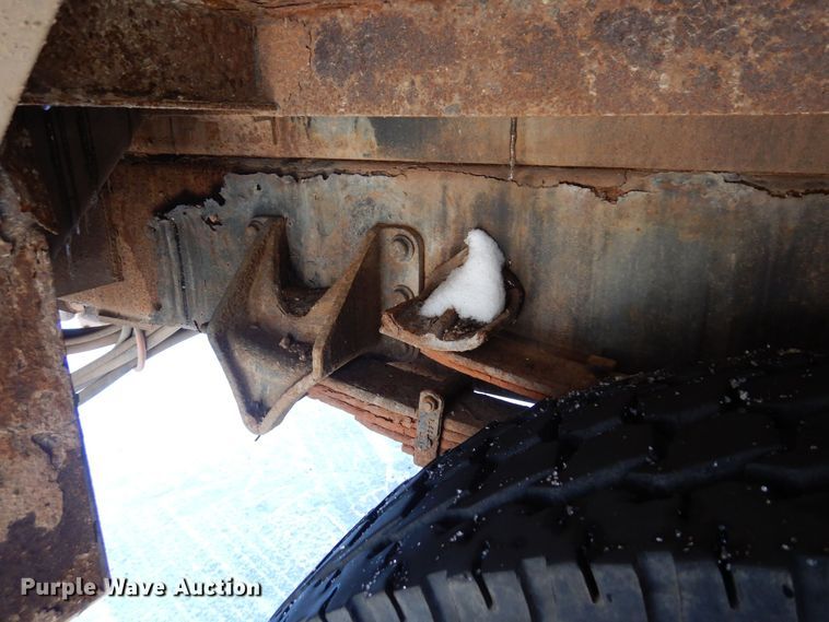 image for item KU9830 2004 International 7400  bucket truck