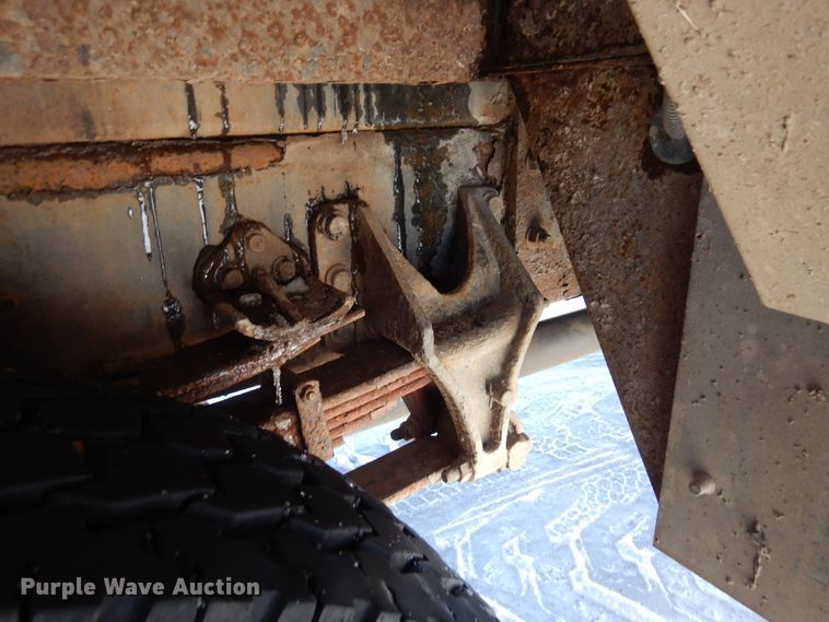 image for item KU9830 2004 International 7400  bucket truck