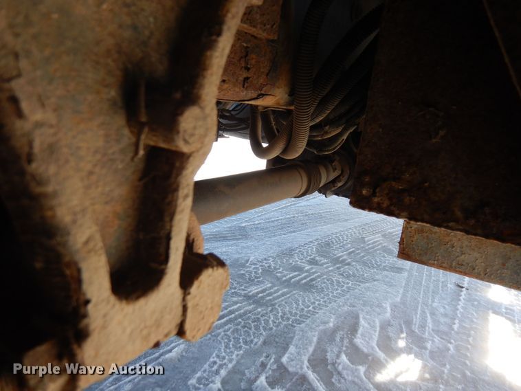 image for item KU9830 2004 International 7400  bucket truck