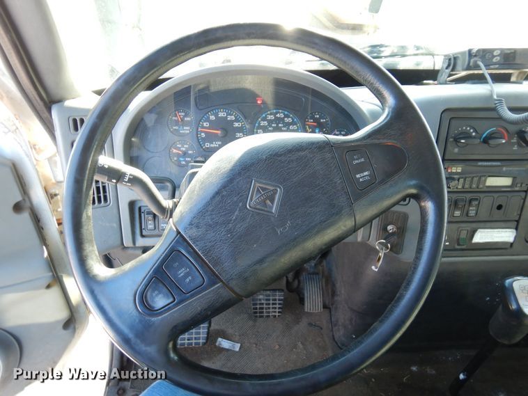 image for item KU9830 2004 International 7400  bucket truck