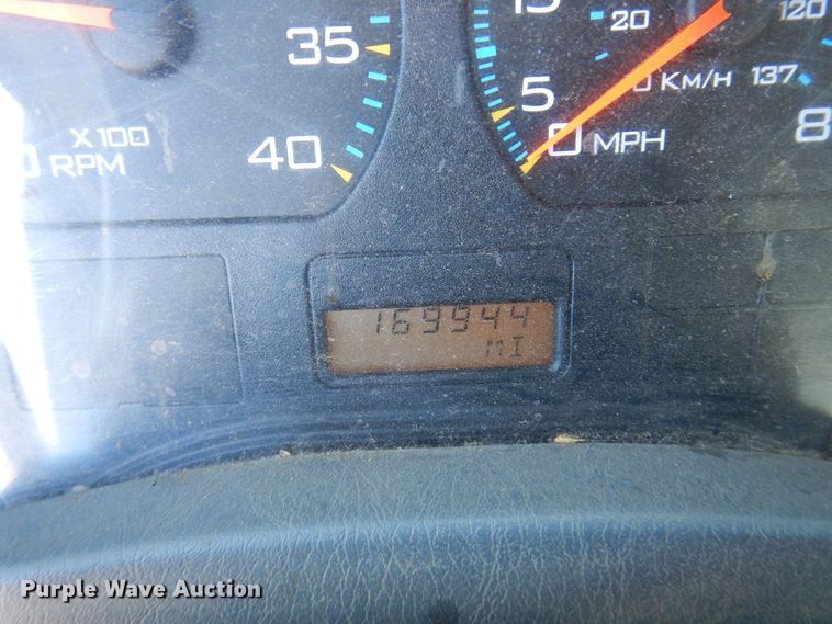 image for item KU9830 2004 International 7400  bucket truck