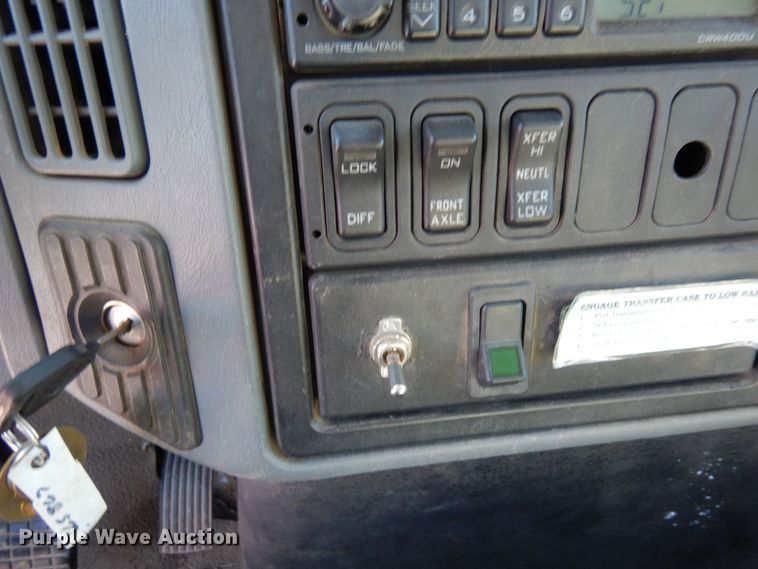 image for item KU9830 2004 International 7400  bucket truck