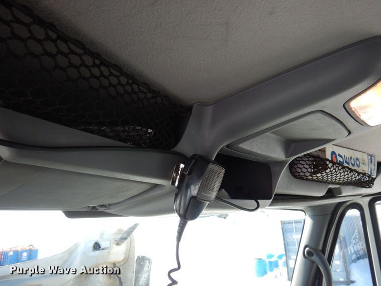 image for item KU9830 2004 International 7400  bucket truck