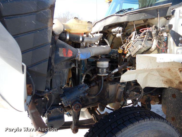 image for item KU9830 2004 International 7400  bucket truck