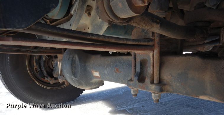 image for item KU9830 2004 International 7400  bucket truck