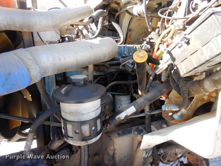 image for item KU9830 2004 International 7400  bucket truck