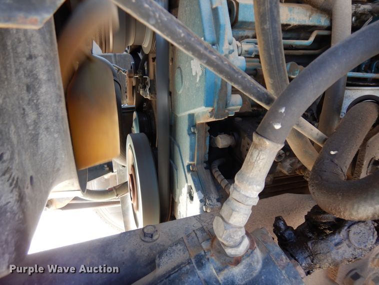 image for item KU9830 2004 International 7400  bucket truck