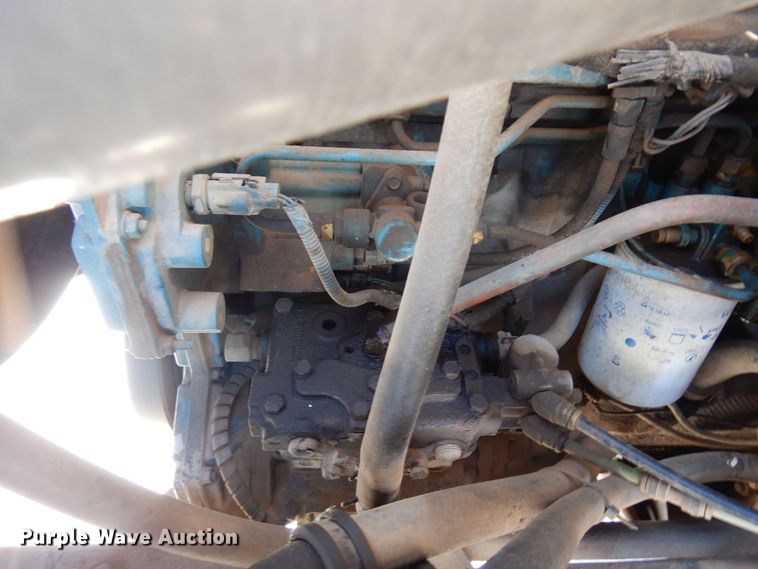 image for item KU9830 2004 International 7400  bucket truck