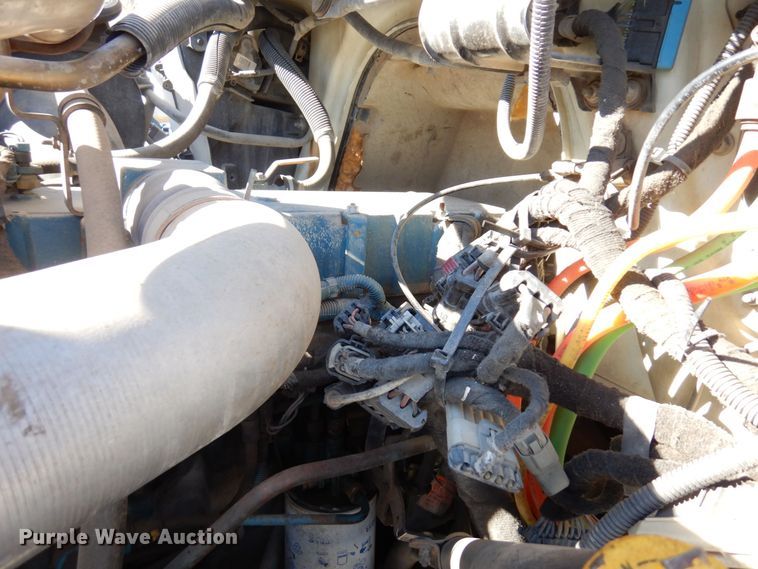 image for item KU9830 2004 International 7400  bucket truck