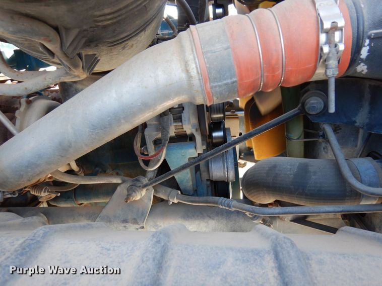 image for item KU9830 2004 International 7400  bucket truck